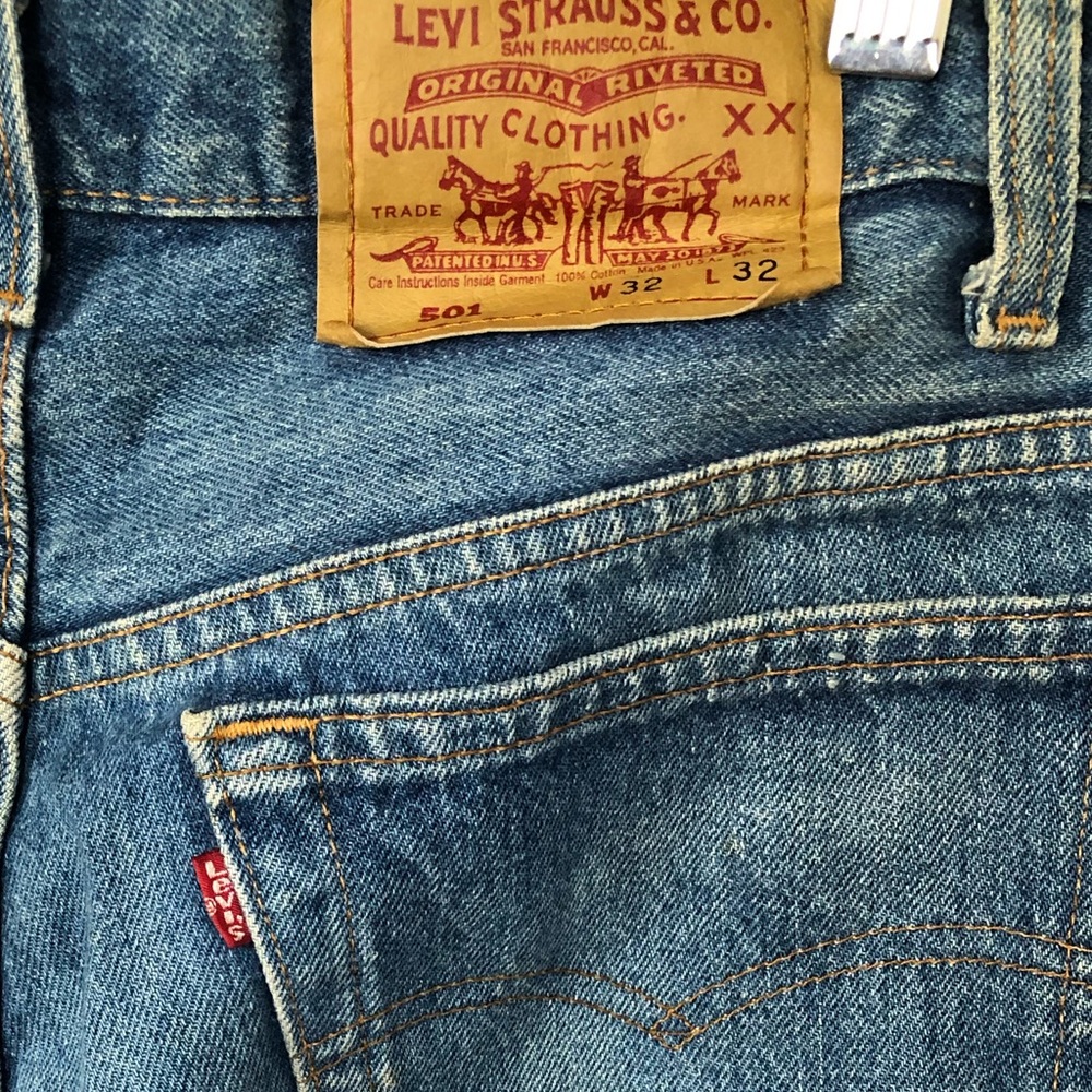 Levi’s 501 button fly cut off shorts size 32 - Picture 3 of 6
